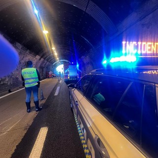 Tragico schianto in autostrada: muore motociclista di ventisei anni
