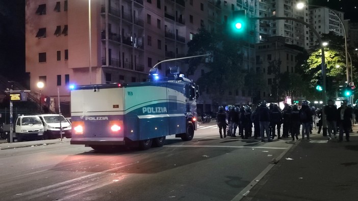 Genoa - Juve a porte chiuse, il monito di Assoutenti: "Abbonati e possessori di biglietto vanno subito rimborsati" Genoa - Juve a porte chiuse, il monito di Assoutenti: "Abbonati e possessori di biglietto vanno subito rimborsati"