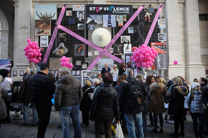 “Wall of Dolls and Art #StopViolence”: la giornata contro la violenza alle donne “Wall of Dolls and Art #StopViolence”: la giornata contro la violenza alle donne