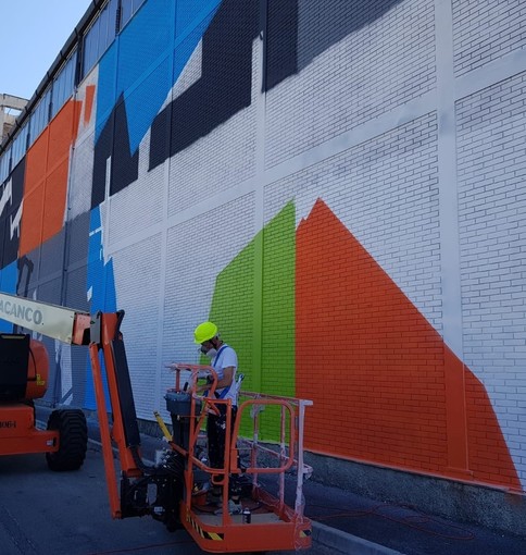 "On the wall" a Genova: ultime fasi di lavoro per il writer Zedz in Valpolcevera "On the wall" a Genova: ultime fasi di lavoro per il writer Zedz in Valpolcevera