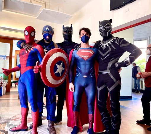 I Supereroi hanno bisogno di noi! Gli Zena Heroes lanciano una raccolta fondi per regalare un sorriso ai bambini ricoverati in ospedale