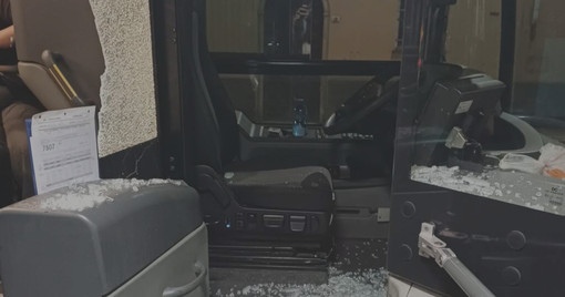 Amt, ancora un'aggressione a bordo della linea 1: passeggero sfonda il vetro della cabina con un pugno Amt, ancora un'aggressione a bordo della linea 1: passeggero sfonda il vetro della cabina con un pugno