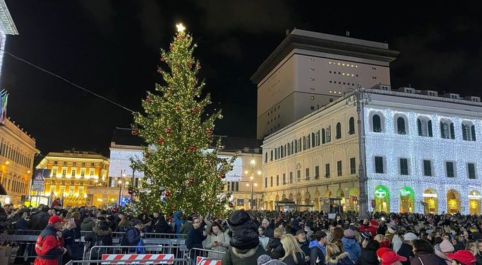 "Appuntamento sotto l'albero per scartare i doni dell'amministrazione", un nuovo presidio della Rete Genovese dei Comitati "Appuntamento sotto l'albero per scartare i doni dell'amministrazione", un nuovo presidio della Rete Genovese dei Comitati