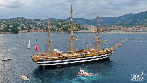 L’Amerigo Vespucci, 'la nave più bella del mondo' è nello specchio acqueo antistante Rapallo, &quot;una giornata storica per la Città&quot;