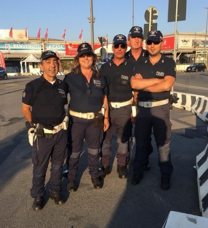 Cinque agenti della Municipale di Sanremo da questa mattina a Genova a supporto dei colleghi (Foto)