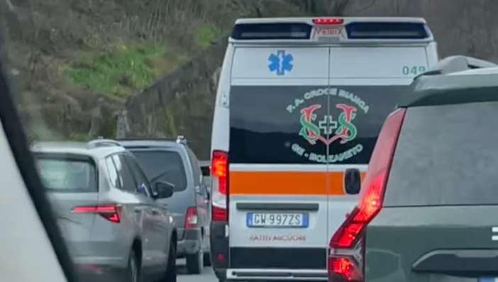 A7, scontro tra due auto tra Bolzaneto e Busalla: tre adulti in ospedale, ferito anche un bimbo di 4 anni