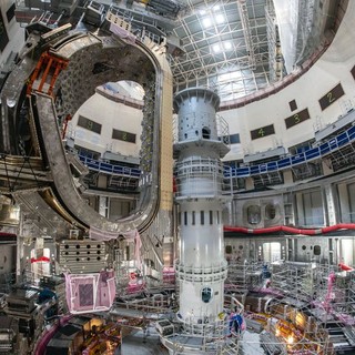 Ansaldo, il "Big Lift" è un successo: sollevato il primo componente per il reattore a fusione nucleare Ansaldo, il "Big Lift" è un successo: sollevato il primo componente per il reattore a fusione nucleare