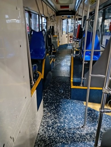 Due fratelli minorenni fermati a Begato dopo la rissa sul bus: denunciati per minacce, danneggiamenti e oltraggio Due fratelli minorenni fermati a Begato dopo la rissa sul bus: denunciati per minacce, danneggiamenti e oltraggio