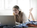 Gen Z - Il mondo dei giovani - Silenzio, sto ascoltando un podcast (e mi sto concentrando)