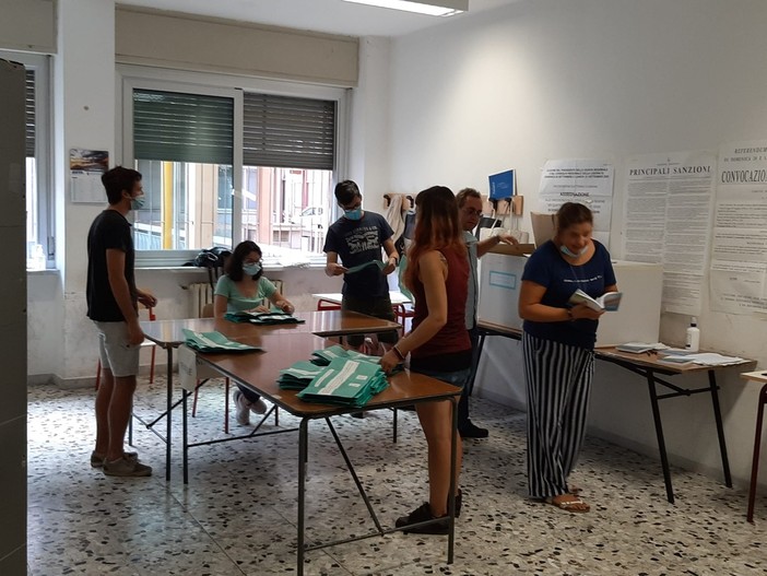 Stop al voto: Comunali, nel genovese affluenza al 60%