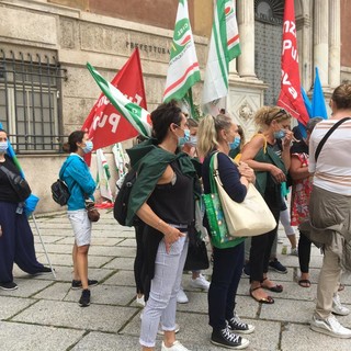 La denuncia dei lavoratori della cooperativa Agapanto: "Sostituiti e lasciati senza lavoro dall'Rsa 'La Benedetta'" (VIDEO)