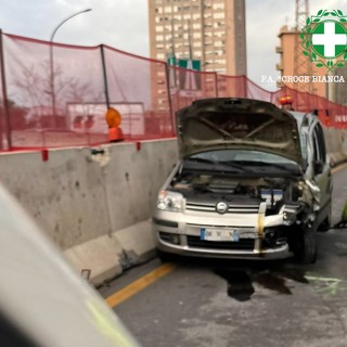 Incidente in sopraelevata, traffico bloccato verso Genova Ovest