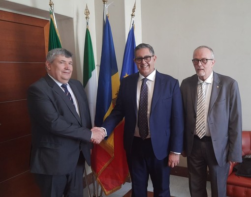 Toti incontra l’ambasciatore moldavo in Italia Anatolie Urecheanu Toti incontra l’ambasciatore moldavo in Italia Anatolie Urecheanu