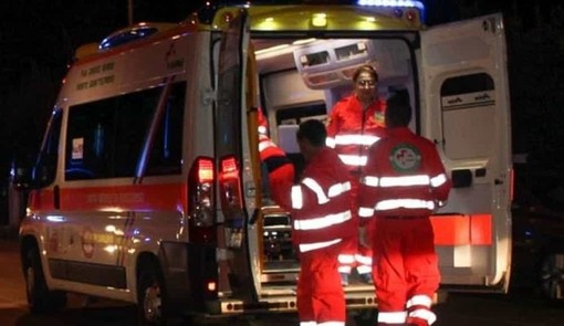 Lavagna, auto fuori controllo si schianta contro un albero: grave un uomo