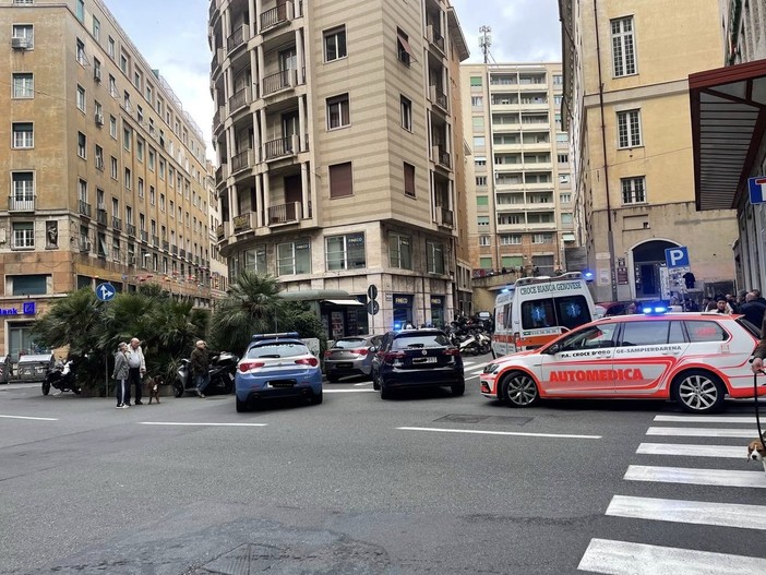Lite tra due uomini finisce in aggressione, un ferito grave in via Porta degli Archi