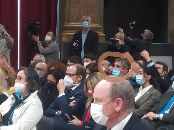 Scoppia un caso covid sul consigliere Alberto Campanella, il Pd: "A due giorni dal tampone positivo ha partecipato alla Festa della Bandiera" Scoppia un caso covid sul consigliere Alberto Campanella, il Pd: "A due giorni dal tampone positivo ha partecipato alla Festa della Bandiera"