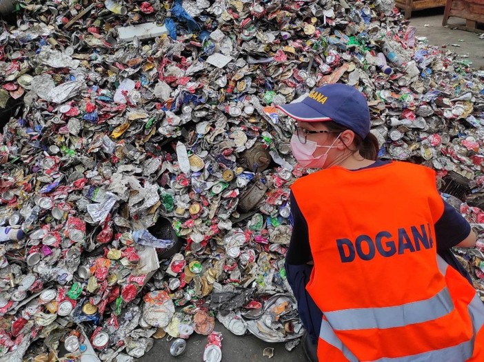 Bloccata al Porto di Genova Pra' la spedizione verso il Pakistan di 56 tonnellate di cavi elettrici e scarti di motori