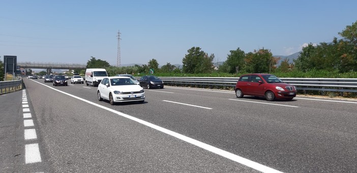 Stangata carburanti, l’esodo estivo costa caro: diesel su del 26% rispetto a un anno fa Stangata carburanti, l’esodo estivo costa caro: diesel su del 26% rispetto a un anno fa