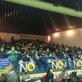 Maranini replica alla maggioranza sul petrochimico in porto: “Pericoloso e pure dannoso per l’occupazione”