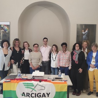 Ragazzo sfregiato per odio omofobo a Genova, la condanna di Arcigay