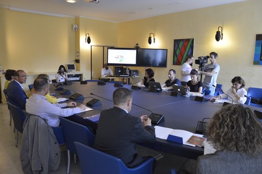 Arriva il cassonetto marrone per la raccolta dell'umido in tutta Genova Arriva il cassonetto marrone per la raccolta dell'umido in tutta Genova