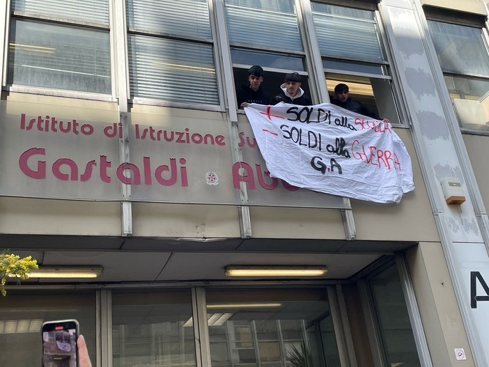 Sampierdarena, crolla il controsoffitto dell’istituto Gastaldi-Abba