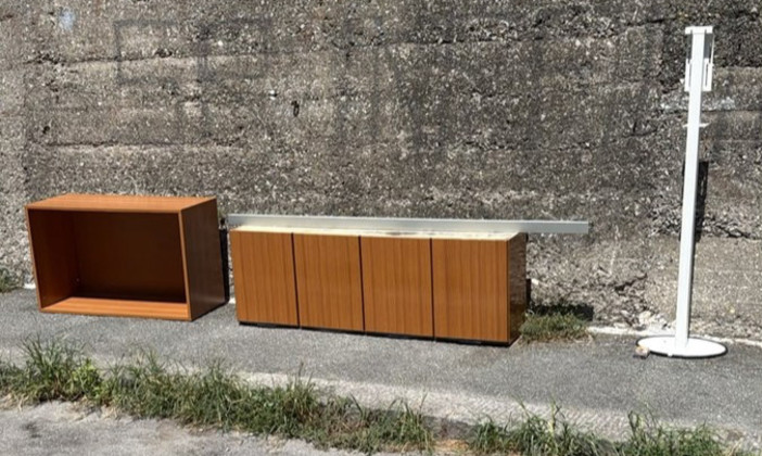 Abbandona rifiuti ingombranti in via dei Landi: 1000 euro di multa al responsabile individuato grazie alla videosorveglianza Abbandona rifiuti ingombranti in via dei Landi: 1000 euro di multa al responsabile individuato grazie alla videosorveglianza