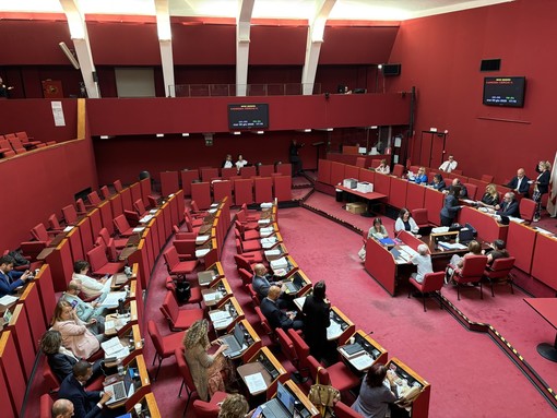 Centrodestra in Comune all'attacco: "Dal sindaco solo arroganza". Salis: "Fuggono dai banchi per cui sono pagati"