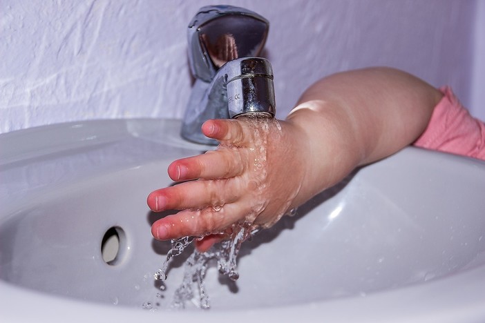Non solo anziani, il grande caldo in arrivo un rischio anche per i più piccoli: i consigli di Alisa Non solo anziani, il grande caldo in arrivo un rischio anche per i più piccoli: i consigli di Alisa