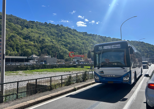 Crisi Amt, l’opposizione in consiglio metropolitano boccia i tagli all’extraurbano: "Quasi 1,8 milioni di km in meno, così si penalizzano le vallate" Crisi Amt, l’opposizione in consiglio metropolitano boccia i tagli all’extraurbano: "Quasi 1,8 milioni di km in meno, così si penalizzano le vallate"