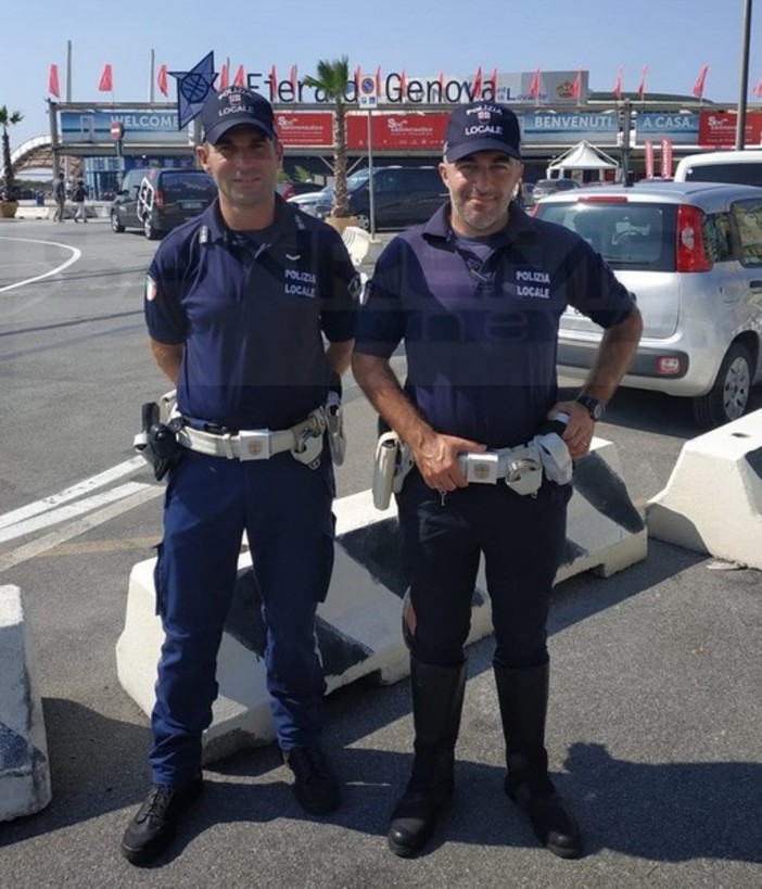 Genova: ecco la pattuglia della Polizia Municipale di Ventimiglia in supporto ai colleghi del capoluogo (Foto) Genova: ecco la pattuglia della Polizia Municipale di Ventimiglia in supporto ai colleghi del capoluogo (Foto)