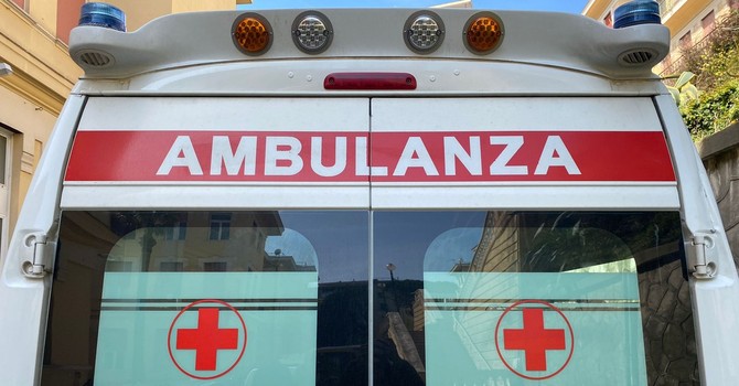 Sestri Ponente, operaio cade da impalcatura per tre metri: è grave