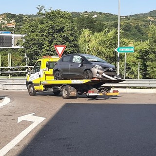 Incidente sulla A10 tra Albisola e Savona: un'auto cappottata (FOTO)