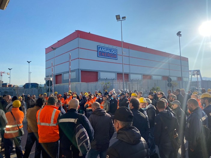 Ex Ilva, i sindacati chiedono al Mimit un tavolo sugli appalti per tutelare oltre mille lavoratori Ex Ilva, i sindacati chiedono al Mimit un tavolo sugli appalti per tutelare oltre mille lavoratori