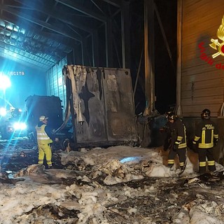 A10, riaperto all’alba il tratto tra Genova Aeroporto e Pegli dopo l’incendio del camion: si viaggia su una sola corsia