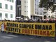 Genova, scontri destra-sinistra durante manifestazione antifascista: arriva la carica della Polizia