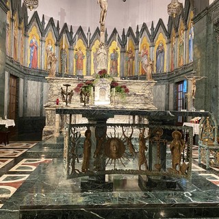 L'altare e gli arredi di Airaldi nella chiesa di San Gerolamo di Castelletto (video)