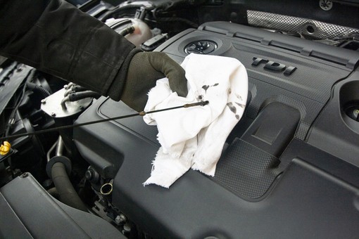 Come effettuare la manutenzione ordinaria dell'auto