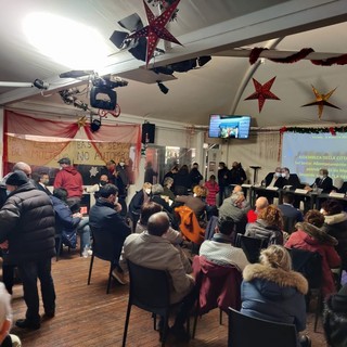 Multedo, ieri l'assemblea sul trasferimento dei depositi chimici, Bucci: "Sarà la cittadinanza a dire cosa fare delle aree" Multedo, ieri l'assemblea sul trasferimento dei depositi chimici, Bucci: "Sarà la cittadinanza a dire cosa fare delle aree"