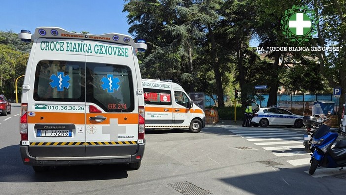 Albaro, accusa un malore mentre è alla guida: 88enne in codice rosso al San Martino