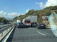 Bollino nero in autostrada, ambulanza bloccata nel traffico in A10, code fino a undici chilometri