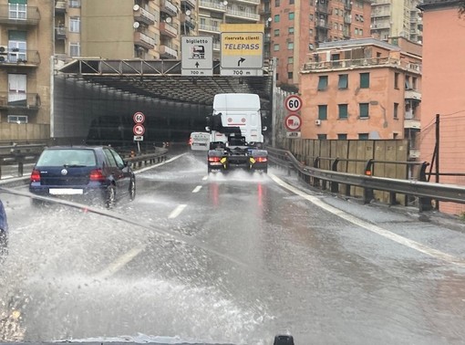 Maltempo in Liguria: caos sulle autostrade (FOTO)