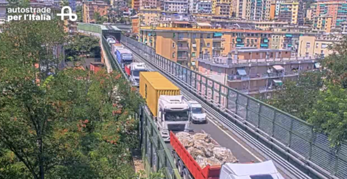 Autostrada A12, carambola di auto verso Genova: due chilometri di coda