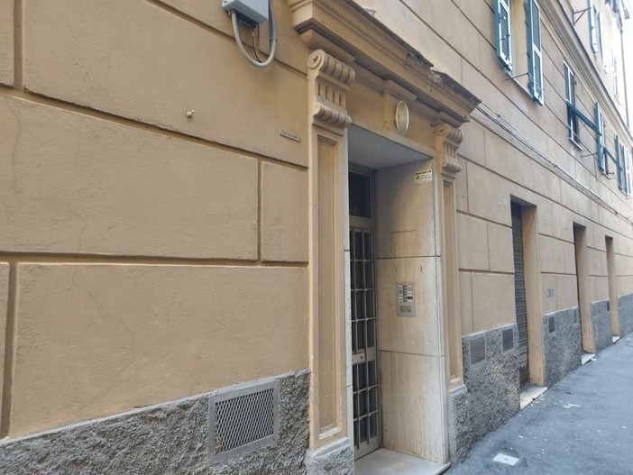 Accoltellamento di via Chiusone, il condominio ha 65 mila euro di contenzioso, l'amministratore accusa Iren che replica