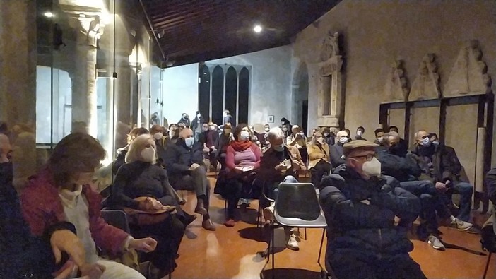 Movida, l'assemblea dei comitati: "Troppi locali, chiusura anticipata e delocalizzazione, o saremo pronti a denunciare" (FOTO e VIDEO)