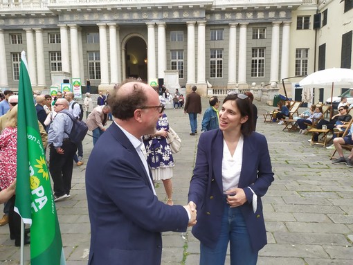 Elly Schlein a sostegno di Dello Strologo: "Più inclusività e diritti per uno sviluppo migliore" (Video)