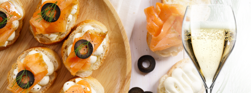 Asti Moscato d'Asti DOCG: le bollicine italiane più amate del mondo per un Natale in famiglia Asti Moscato d'Asti DOCG: le bollicine italiane più amate del mondo per un Natale in famiglia