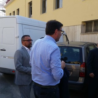 Il ministro Giorgetti incontra i lavoratori e promette: "Bisogna dare un'accelerata sulle crisi del savonese" (FOTO e VIDEO)
