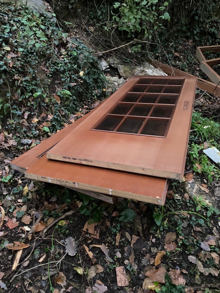 Recco, contrasto al fenomeno dell'abbandono dei rifiuti, decine di sanzioni ai trasgressori