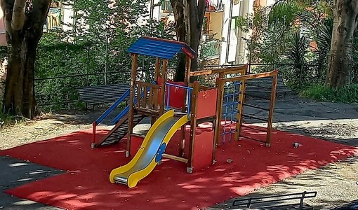 Sestri Ponente, completato il primo intervento sull’area giochi di via Bonfadio: lavori ancora in corso per la riasfaltatura Sestri Ponente, completato il primo intervento sull’area giochi di via Bonfadio: lavori ancora in corso per la riasfaltatura